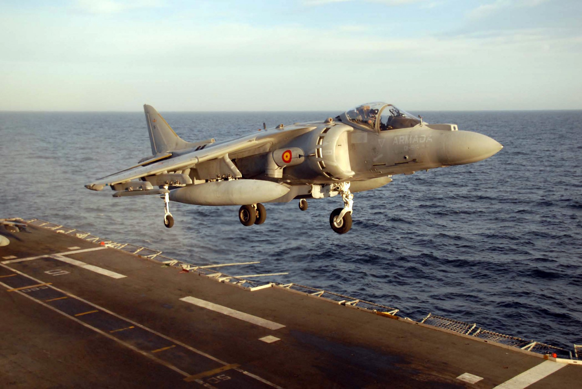 Hiszpańskie Harriery pozostaną w linii nie krócej niż do 2024 roku. Fot.Mass Communication Specialist Leonardo Carillo/US Navy.