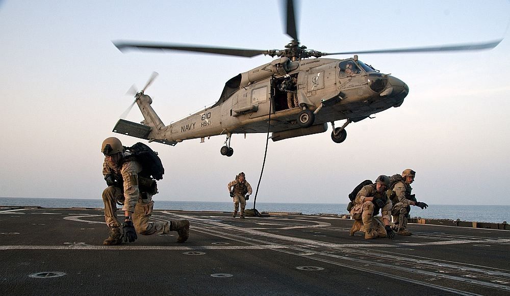 Amerykański śmigłowiec SH-60B Seahawk w akcji - fot. US DoD