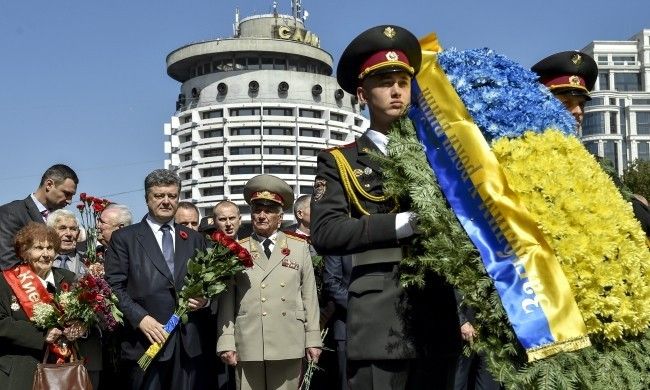 "Członkowie OUN-UPA bohaterami walki o wolność Ukrainy". Poroszenko podpisał pakiet ustaw