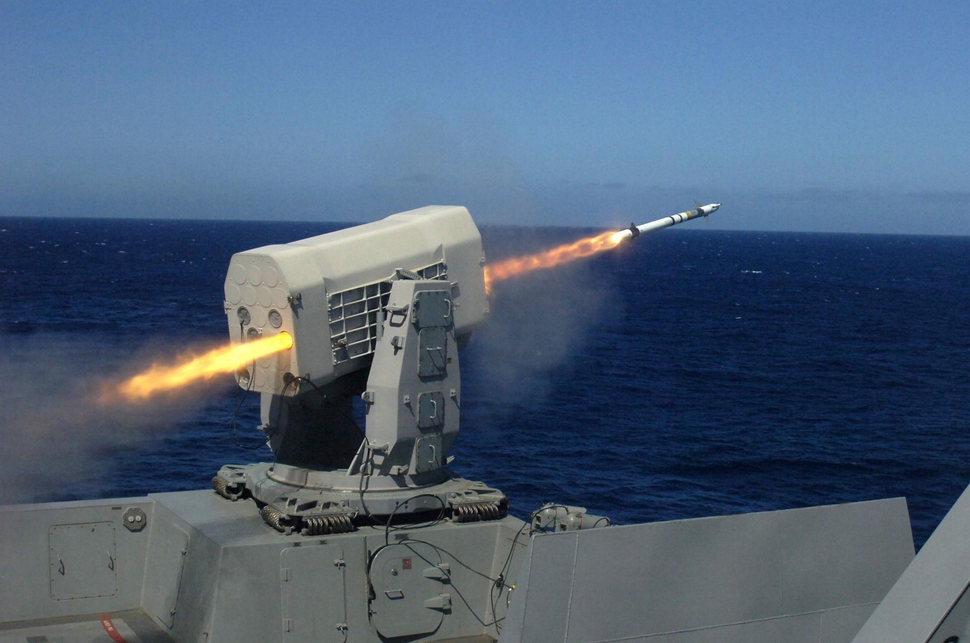 Fot. PO1 Larry S. Carlson/US Navy.