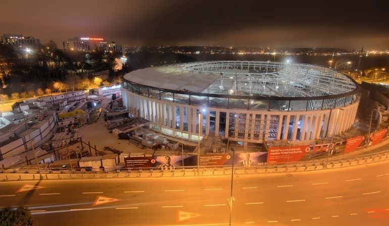 Okolice stadionu Vodafone Arena, gdzie doszło do zamachu. Fot. /www.vodafonearena.com.tr
