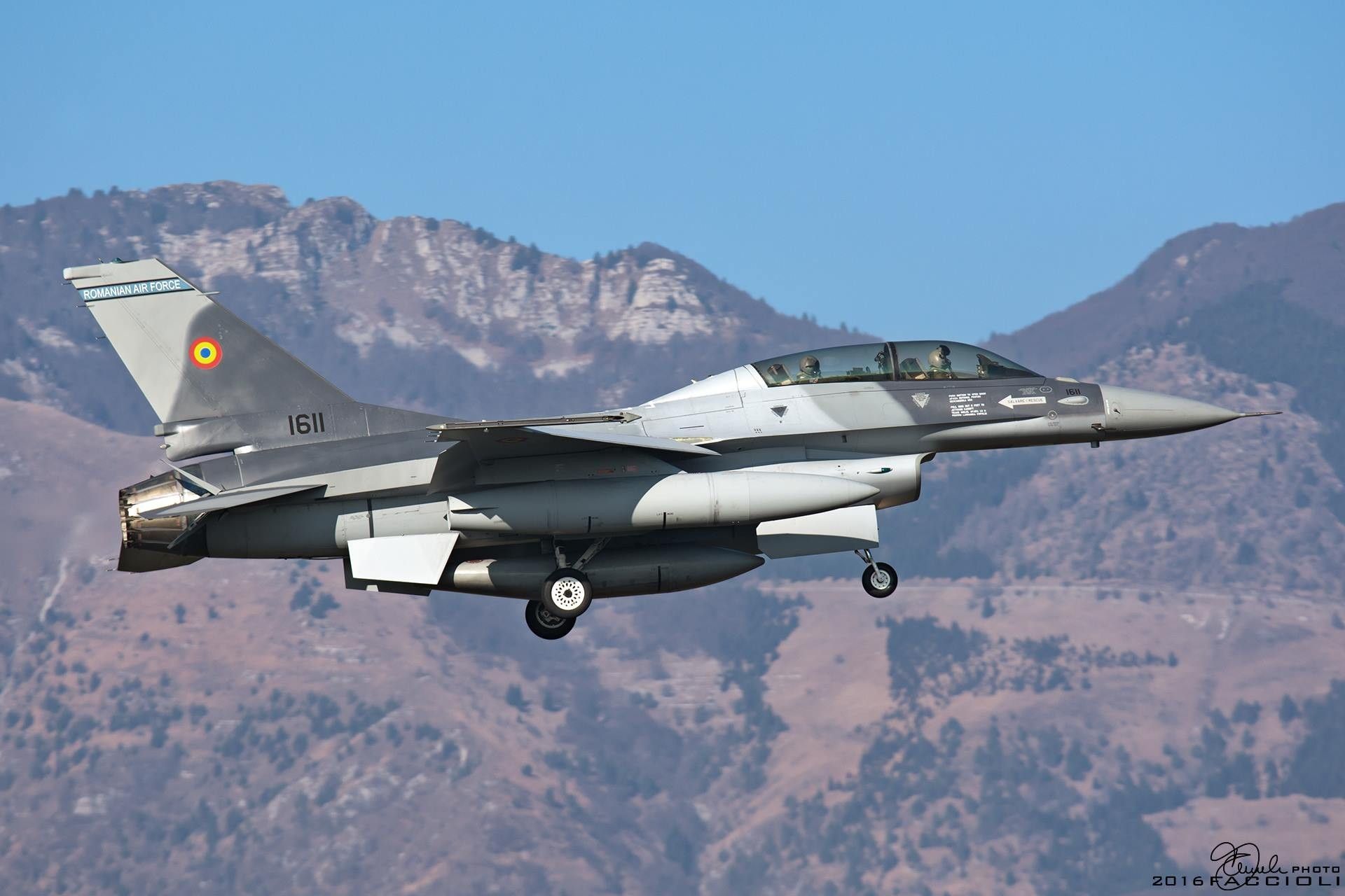 Rumuński F-16B Falcon. Fot. MO Rumunii