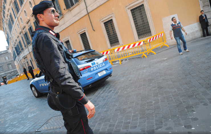 Włoska policja, fot. Jimmy Mallinson, Flickr (CC BY 2.0)