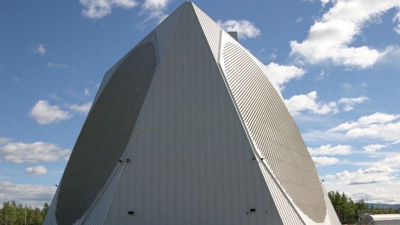 Radar dalekiego zasięgu SSPARS w bazie sił powietrznych Clear na Alasce – fot. Wikipedia