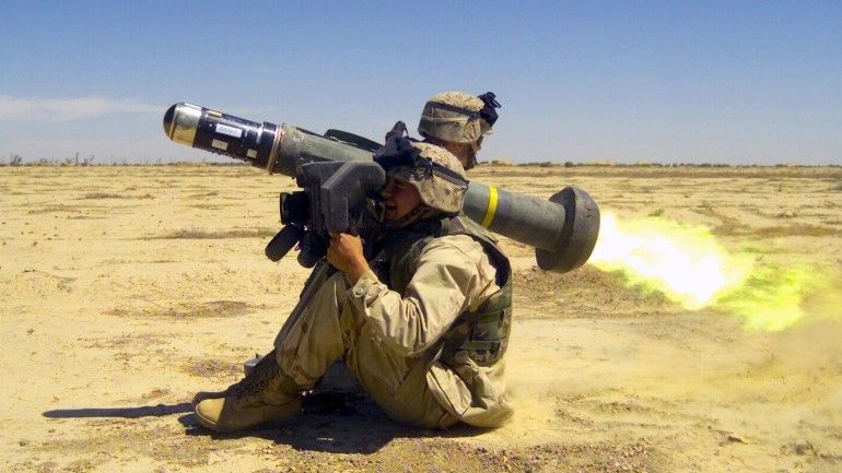 Odpalenie pocisku przeciwpancernego Javelin. Fot. USMC.
