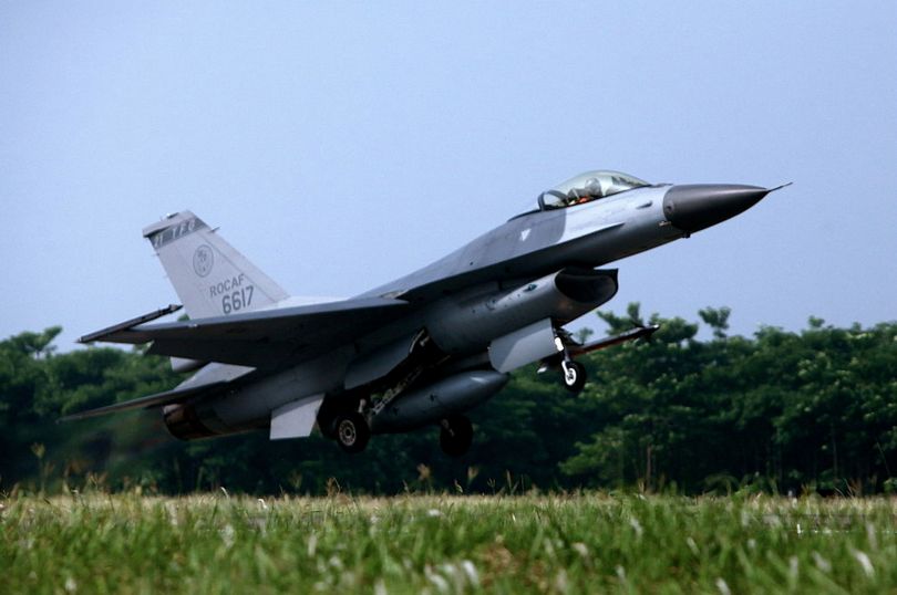 Taiwan F-16s damaged by earthquake