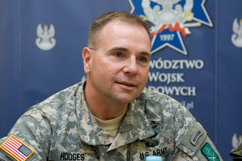 Gen Hodges: Ukraina musi to zignorować, rafinerie są uzasadnionymi celami