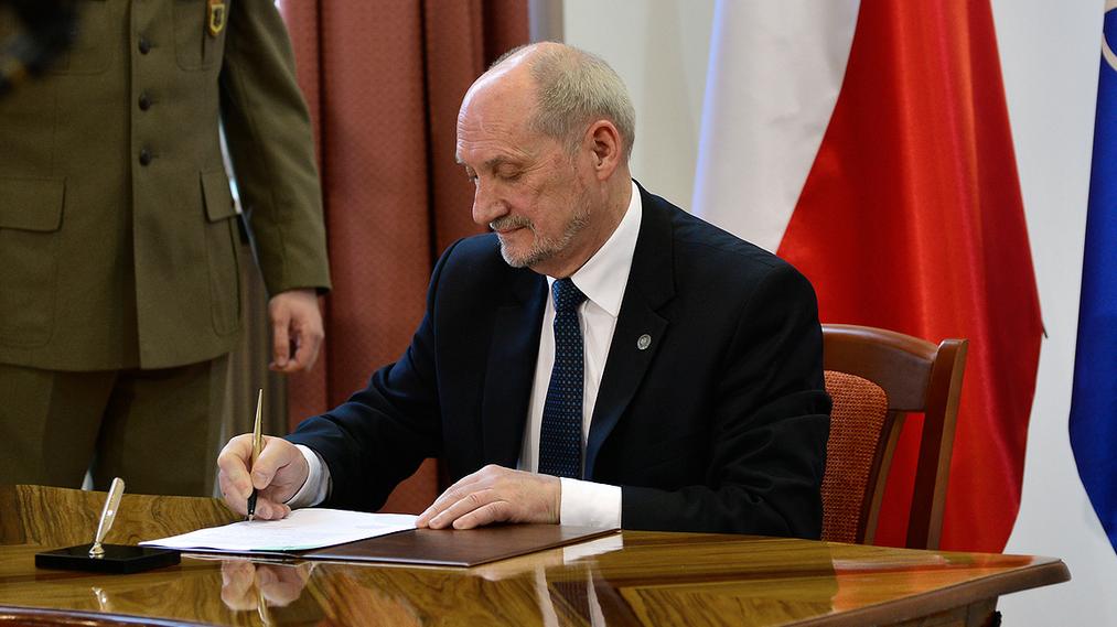 MON: decyzja o likwidacji podkomisji smoleńskiej wykonana