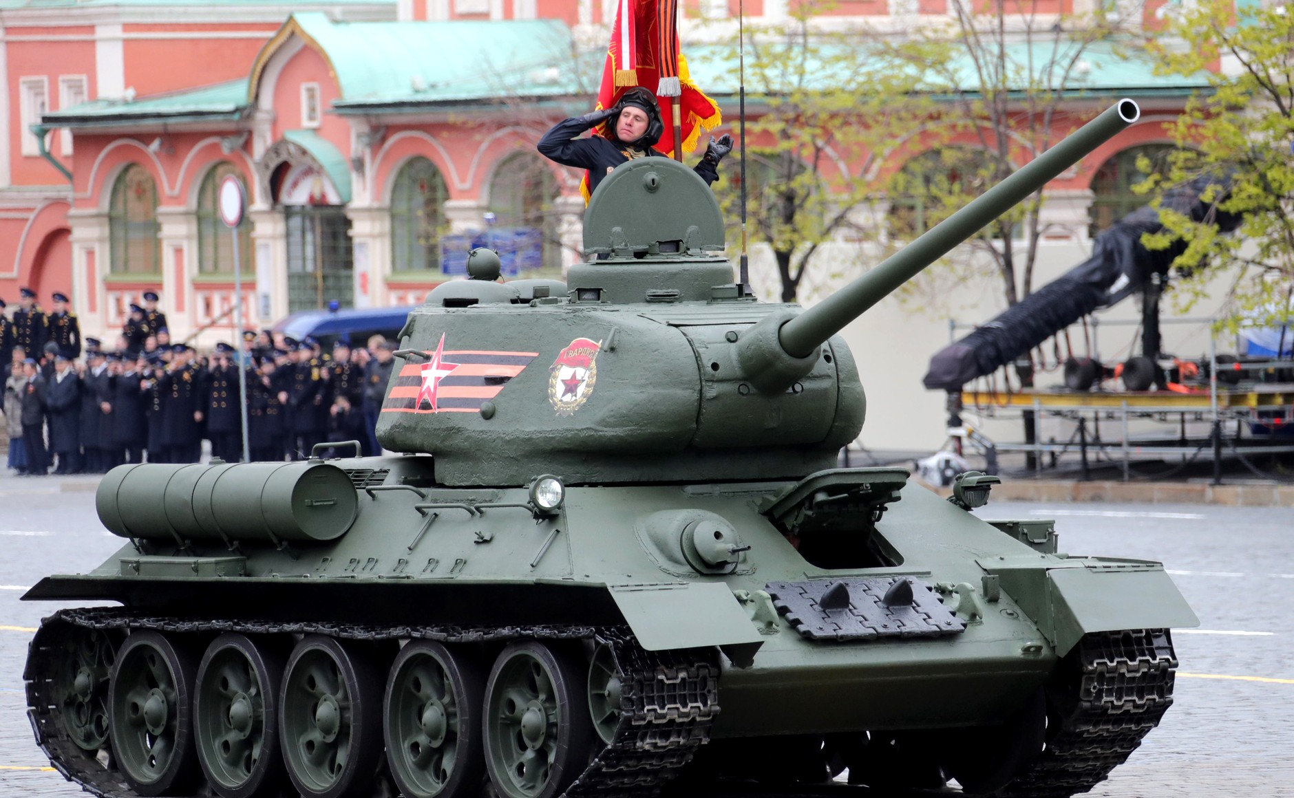 Rosja: T-34 ze znakiem inwazji na Ukrainę