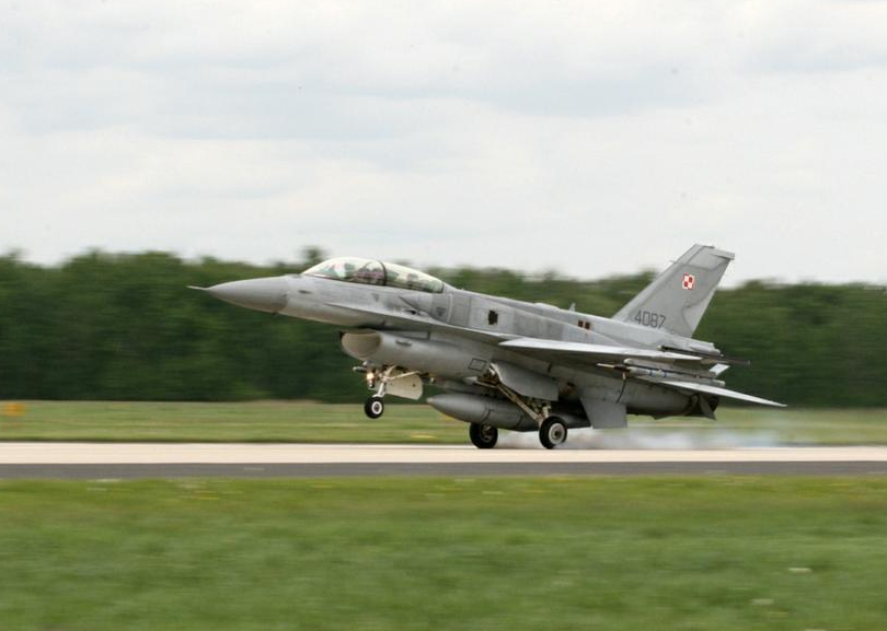 Polskie F-16 dla Ukrainy? „Teoretycznie tak”, w ramach koalicji