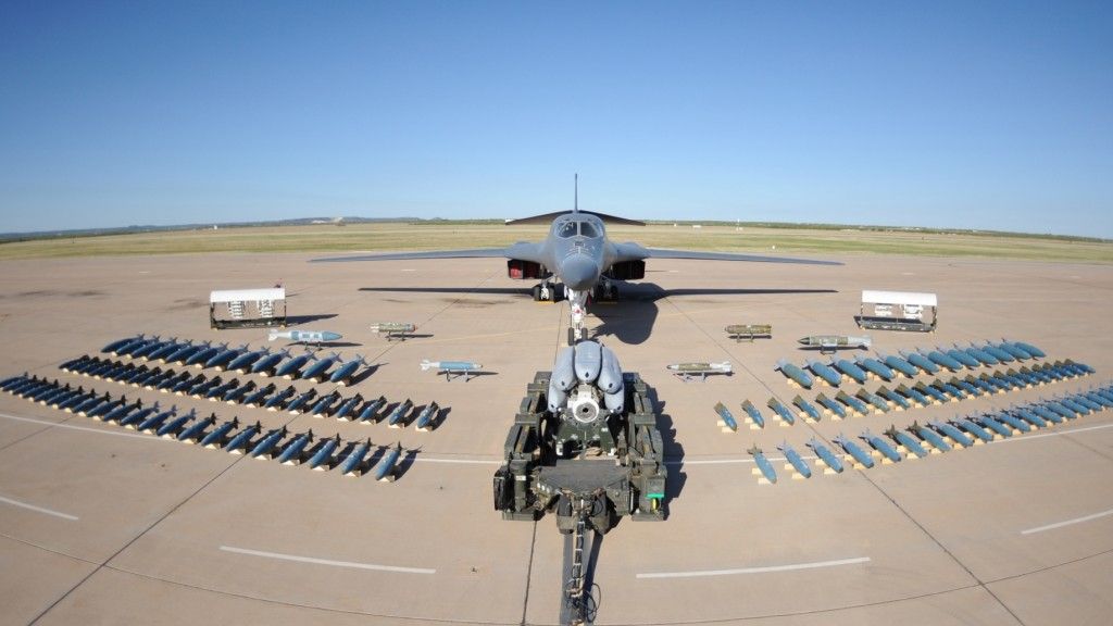 Szukając oszczędności proponuje się odstawić do rezerwy bombowce B-1 – fot. USAF