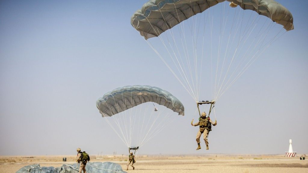 Wojsko kupuje dalszych 125 zestawów spadochronowych – fot. US Marine Corps