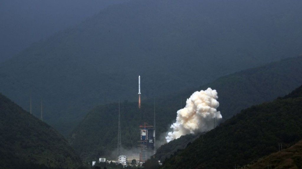 Start rakiety Długi Marsz 2C. Fot. Xinhua