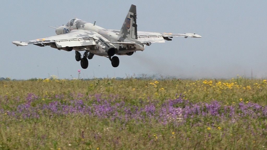Tzw. separatyści z Ługańska tworzą swoje lotnictwo z przechwyconego ukraińskiego samolotu Su-25 – fot. www.mil.gov.ua/multimedia/fotomateriali