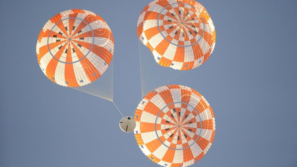 System spadochronów hamujących Oriona. Fot. NASA