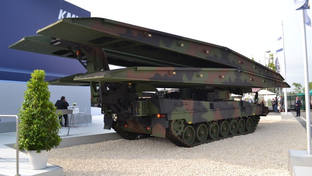 Szwedzi zakupili trzy samobieżne zestawy mostowe Leguan na podwoziu Leopard 2 – fot. M.Dura