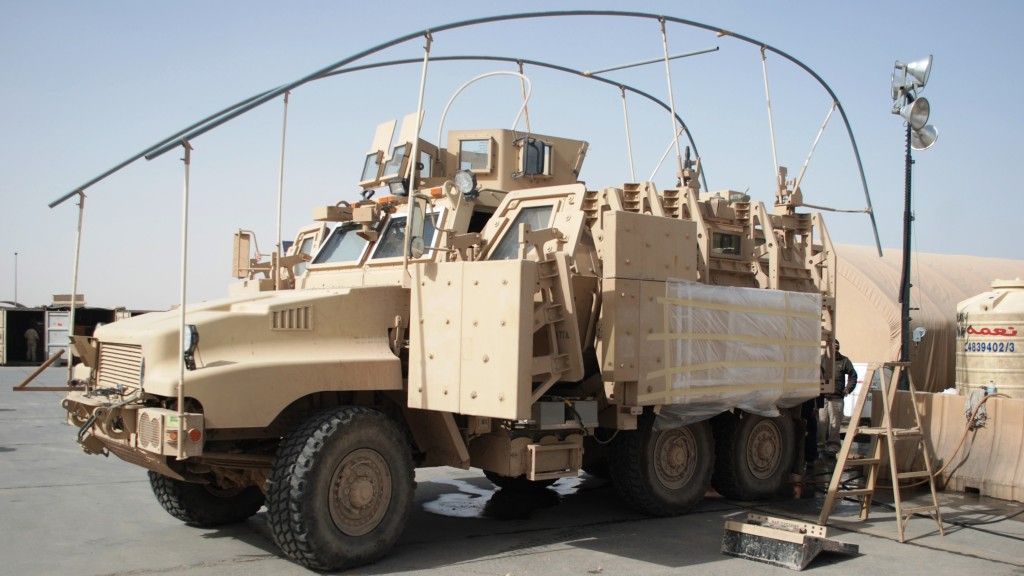 Amerykanie dostarczyli do Iraku 250 pojazdów klasy MRAP. Na zdjęciu maszyna typu Caiman w Kuwejcie w 2012 roku. Fot. David Ruderman, 402nd Army Field Support Brigade Public Affairs/US Army.