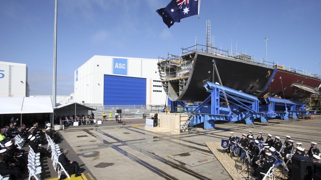 Nowe australijskie fregaty mają mieć kadłuby niszczycieli typu Hobart – fot. images.defence.gov.au