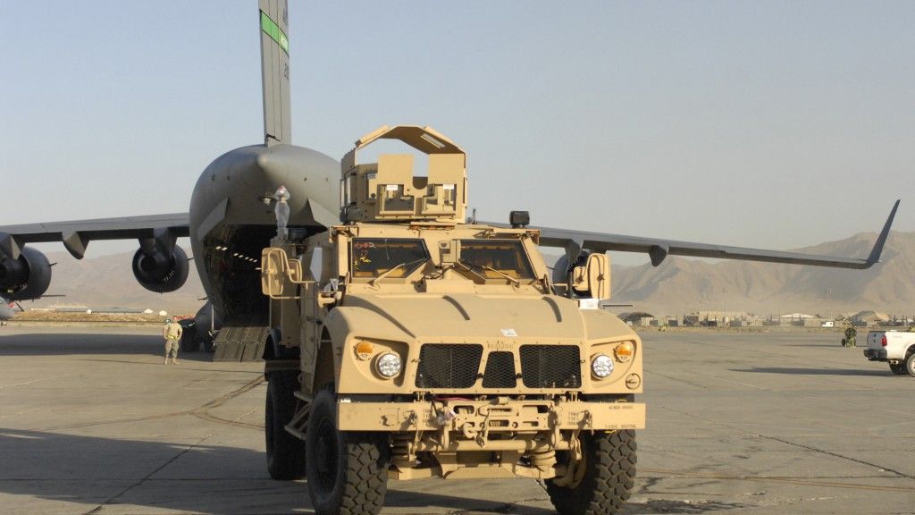 Pojazdy M-ATV mogą zostać wyposażone w działko 30 mm. Na zdjęciu maszyna tego typu w Afganistanie w 2010 roku. Fot. Senior Airman Susan Tracy/USAF.