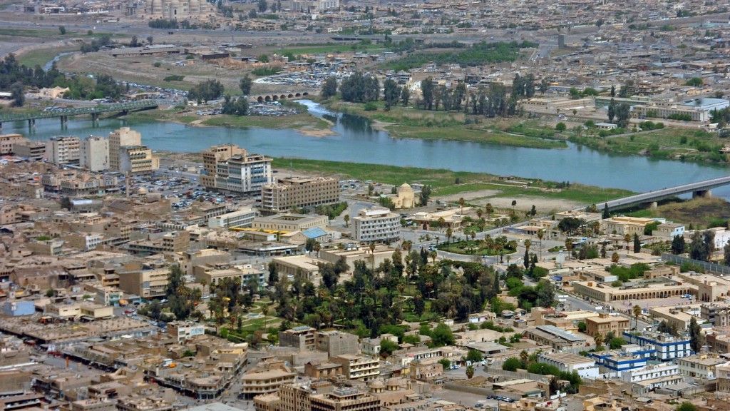 Rebelianci przejęli kontrolę nad około 40 kilogramami uranu, przechowywanymi na uniwersytecie w Mosulu. Na zdjęciu rejon miasta widziany ze śmigłowca OH-58 Kiowa w 2008 roku. Fot. Sgt John Crosby/US DoD.