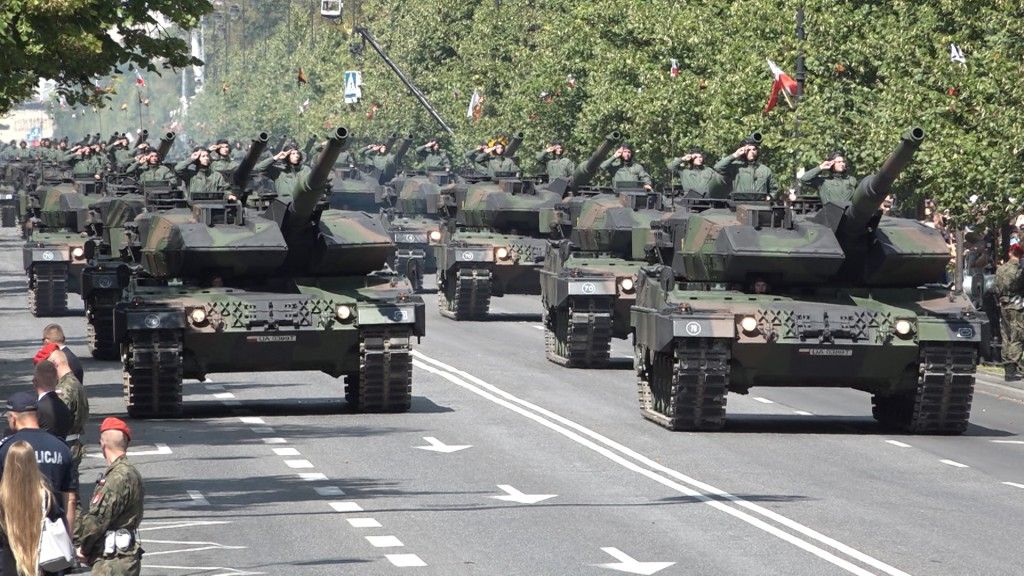 Kolumna czołgów Leopard 2A5 | Fot. R. Surdacki / Defence24.pl