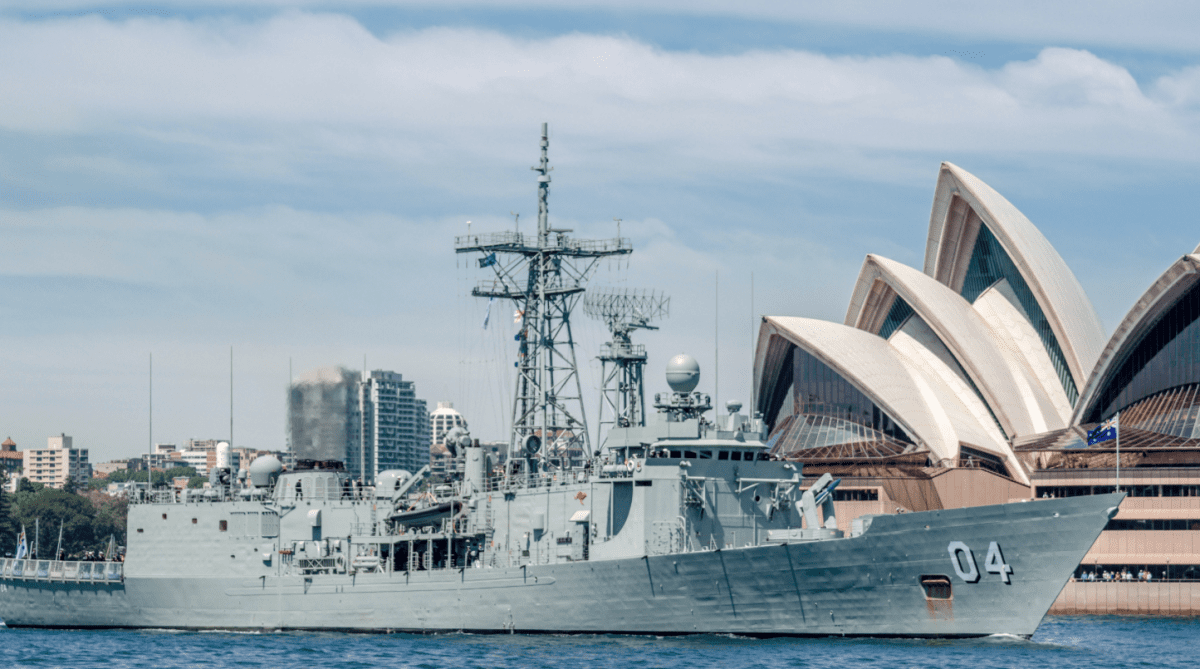 Fregata HMAS Darwin, jeden z okrętów typu Adelaide. Ta konkretna jednostka zostanie zatopiona koło Tasmanii jako atrakcja dla płetwonurków. Fot. Wikimedia Commons, CC BY 3.0