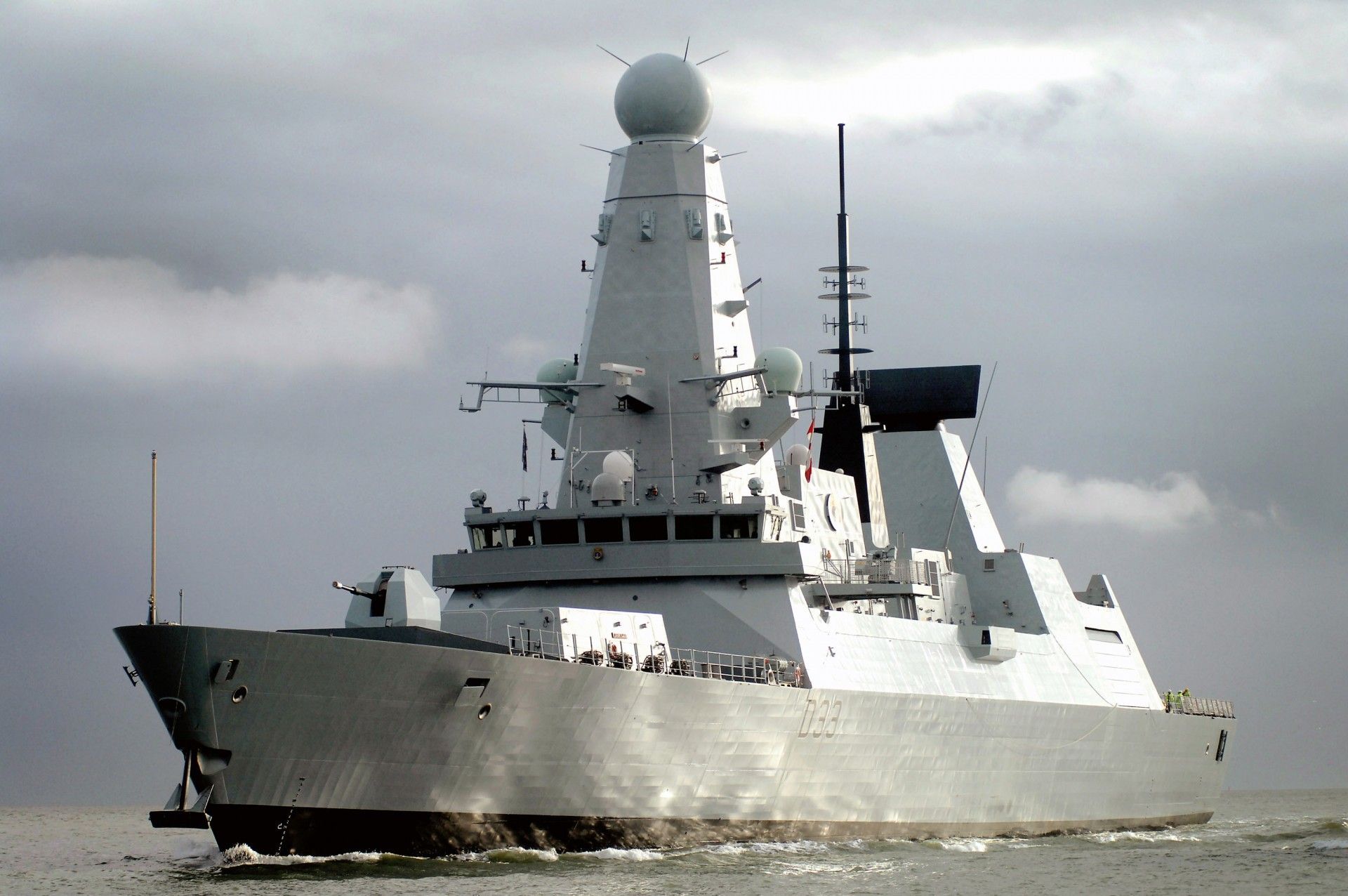 Kolejna awaria systemu zasilania niszczyciela typu 45 HMS „Dauntless” wywołała w Wielkiej Brytanii dyskusję, o rzeczywistej wartości tych okrętów – fot. Royal Navy