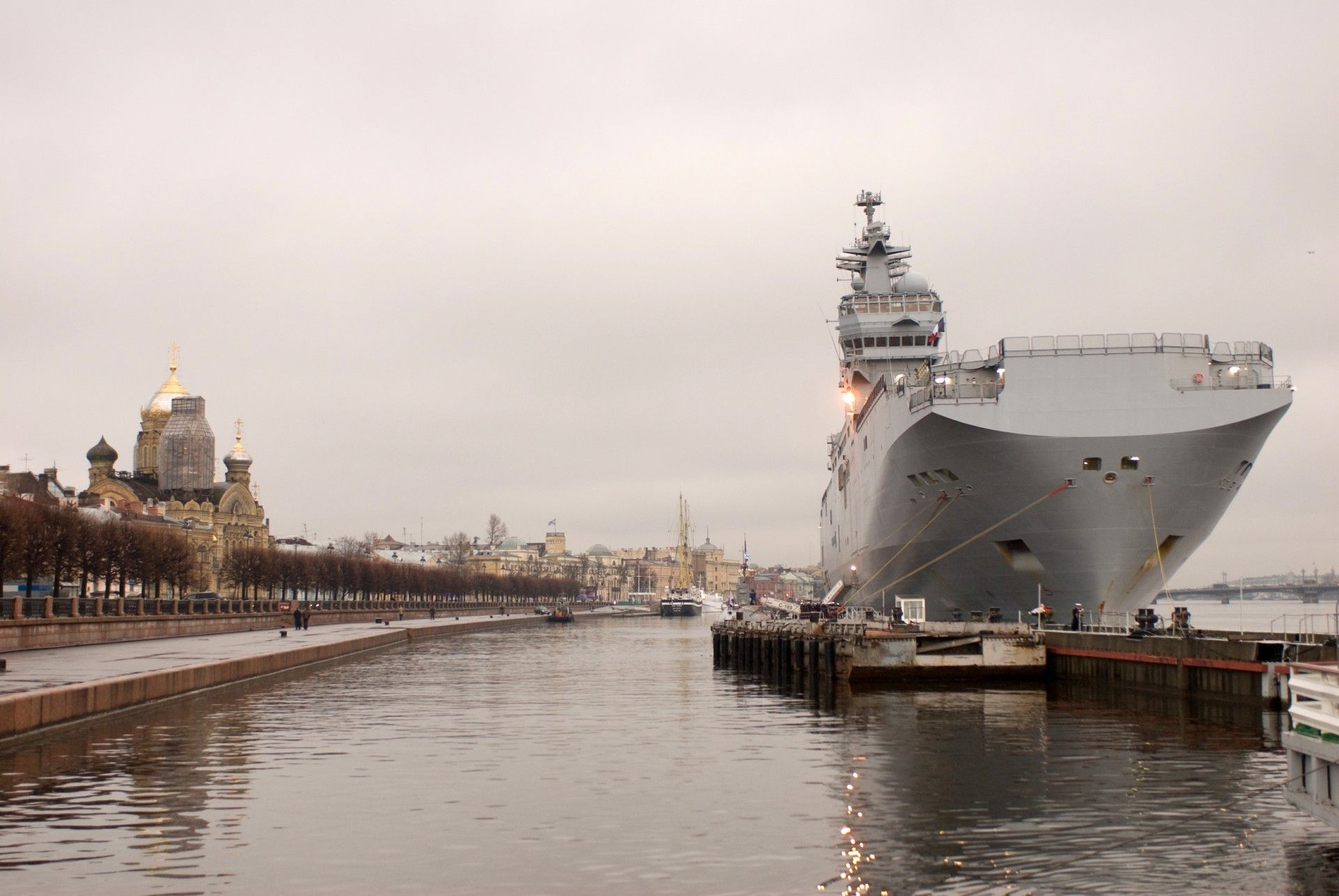 Decyzja o zablokowaniu transferu okrętów typu Mistral musi być podjęta już teraz, jeszcze przed przybyciem do Francji 400 rosyjskich marynarzy– fot. DCNS