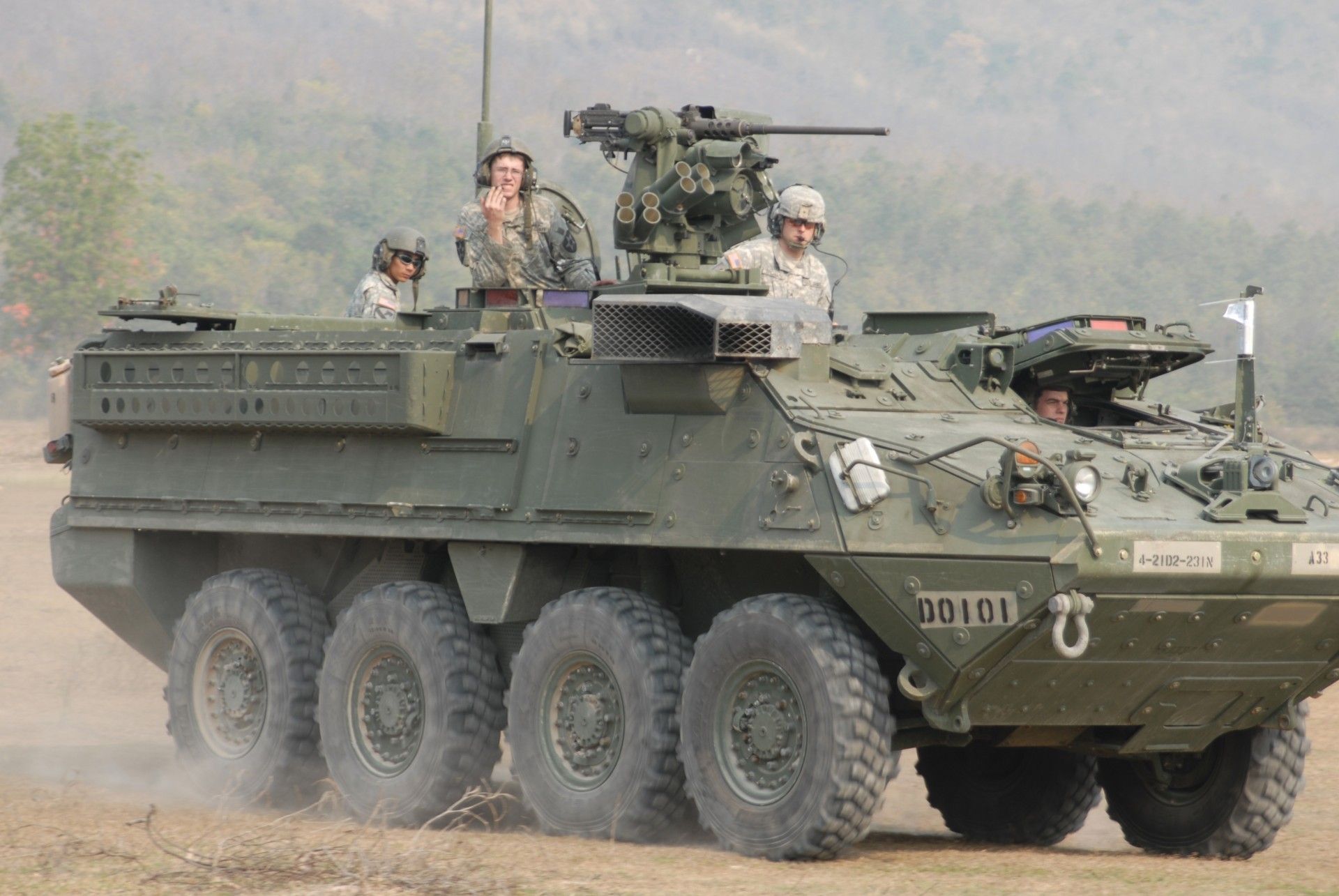 US Army zleciła przebudowę transporterów Stryker do standardu Stryker DVH, co pozwoli na zwiększenie poziomu ich ochrony wnętrza. Koszt konwersji istniejących pojazdów  jest znacznie niższy, niż zakupu nowych wozów. Fot. Sgt. 1st Class Jason Shepherd/US Army.