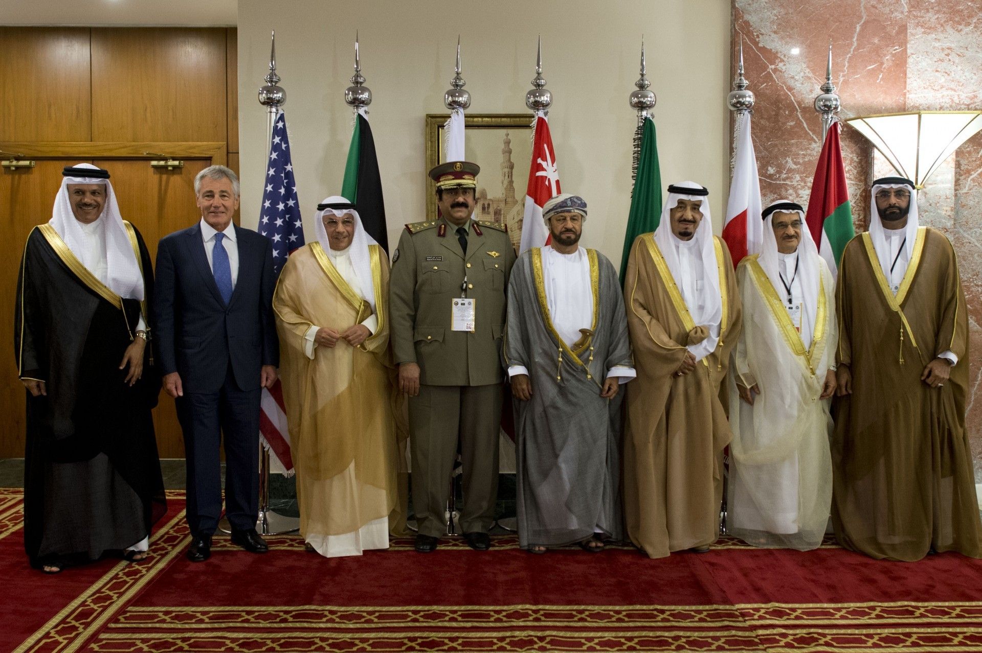 Sekretarz obrony Chuck Hagel wraz z ministrami obrony państw Rady Współpracy Zatoki Perskiej. Fot. Erin A. Kirk-Cuomo/US DoD.