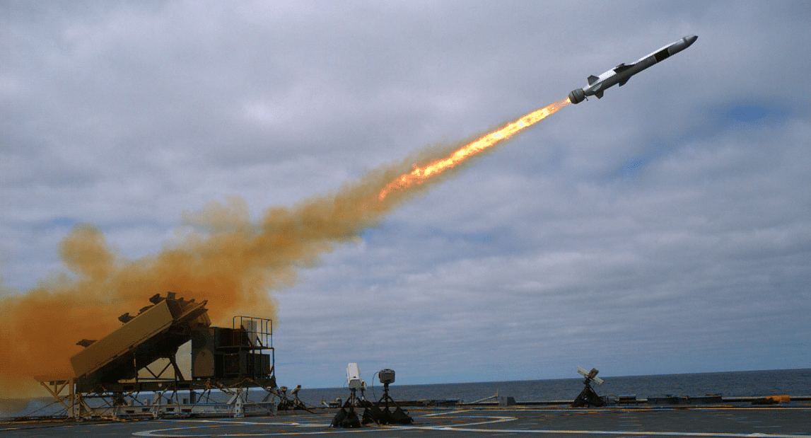 Norweska rakieta przeciwokrętowa Naval Strike Missile odpalona z pokładu amerykańskiego okrętu do działań przybrzeżnych USS „Coronado” (LCS 4) - fot. Z. Bell/US Navy