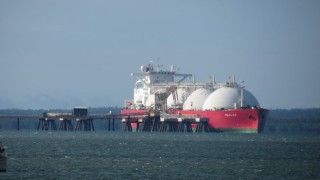Gazowiec z ładunkiem LNG. Fot. Ken Hodge/Flickr/CC3.0