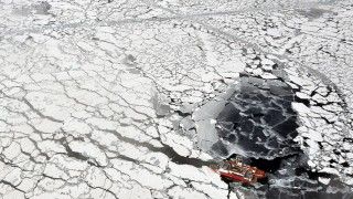 Ministerstwo Energetyki Federacji Rosyjskiej poinformowało w oświadczeniu, że na spotkaniu omówiono współpracę firm rosyjskich i norweskich przy badaniach i eksploatacji arktycznych złóż ropy naftowej. Fot. Flickr/U.S. Geological Survey/CC3.0