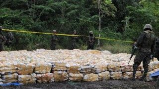 Tak prezentuje się 15 ton kokainy przejęte przez honduraską policję - fot. AFP