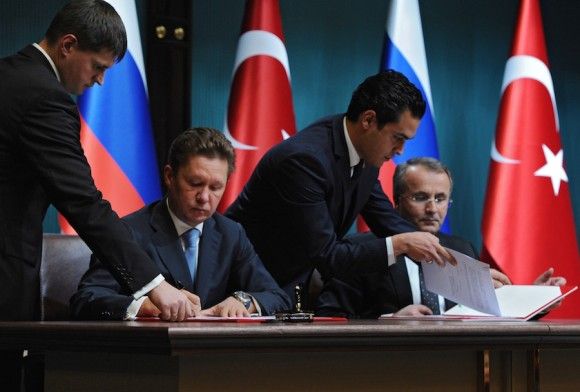 Szefowie Gazpromu i Botasu podpisują memorandum w sprawie budowy nowego gazociągu do Turcji. Fot. Gazprom.ru