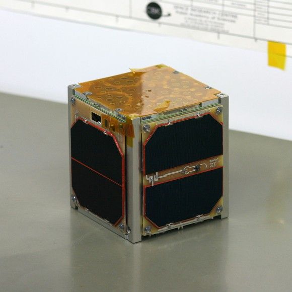 PW-Sat – polski sztuczny satelita typu CubeSat, fot. Andrzej Kotarba/Wikipedia, CC BY-SA 3.0