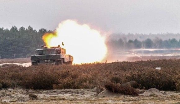 Strzelający Leopard 2/Fot. Katarzyna Przepióra