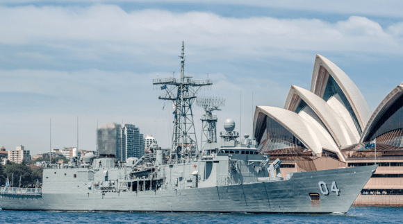 Fregata HMAS Darwin, jeden z okrętów typu Adelaide. Ta konkretna jednostka zostanie zatopiona koło Tasmanii jako atrakcja dla płetwonurków. Fot. Wikimedia Commons, CC BY 3.0