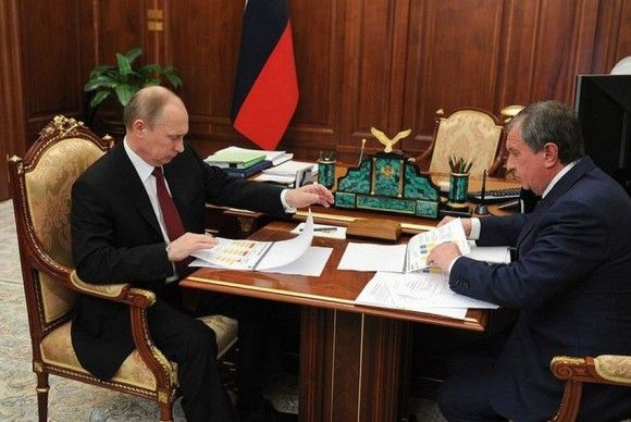 Władimir Putin i Igor Sieczin. Spotkanie na Kremlu w grudniu ubiegłego roku. Fot. kremlin.ru