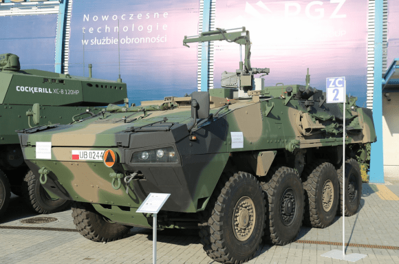 Jedna z wdrożonych wersji specjalistycznych - Rosomak WRT. Fot. Defence24.pl.