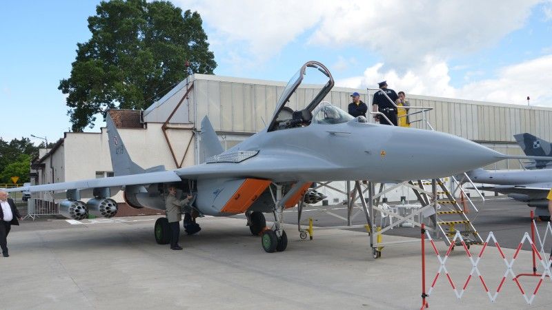 Podczas targów Air Fair przekazano Siłom Powietrznym pierwszy zmodernizowany samolot dwumiejscowy MiG-29UB. Na zdjęciu samolot w jednomiejscowym wariancie MiG-29A. Fot. M.Szopa