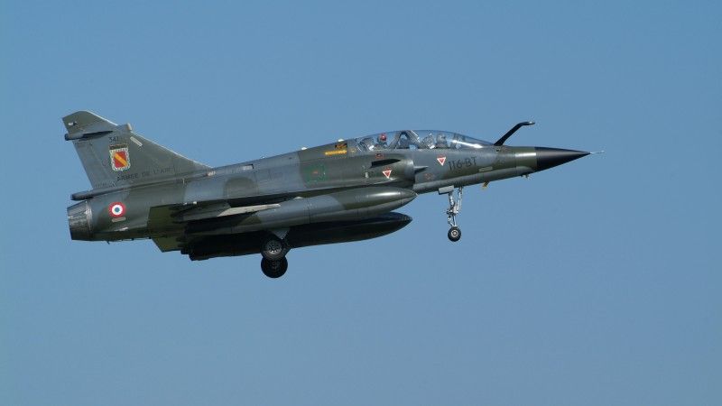Samolot Mirage 2000N, dostosowany do przenoszenia broni jądrowej. Fot. Jerry Gunner/flickr