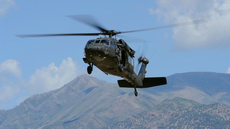 Pięć śmigłowców UH-60L Black Hawk trafiło do Polski w celu wsparcia ćwiczeń wojsk USA i NATO. Na zdjęciu UH-60 Black Hawk w USA. Fot. TSgt Charles Larkin Sr/US DoD.