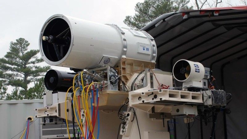 Amerykańska Piechota Morska chce zamontować broń laserową do zwalczania dronów na swoich pojazdach – fot. US Navy