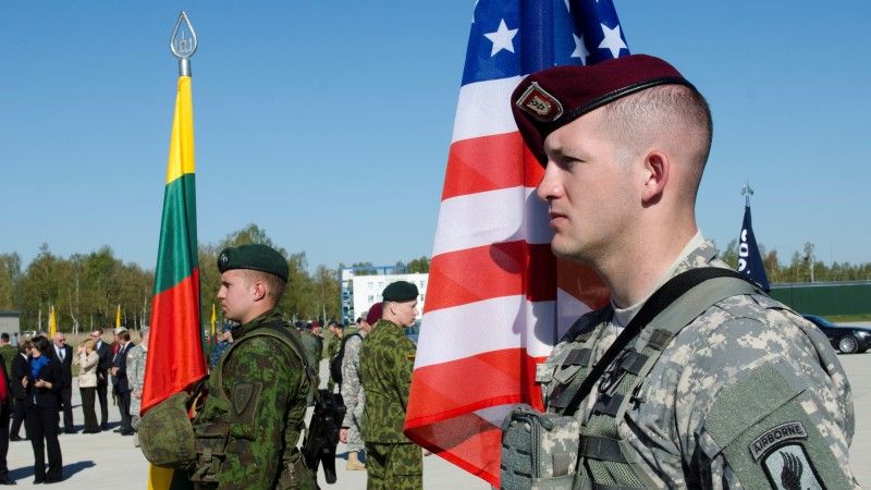 W świetle kryzysu na Ukrainie zdecydowano o rozmieszczeniu w krajach bałtyckich niewielkich jednostek wojsk lądowych. Fot. Sgt. A.M. LaVey, 173rd Airborne Brigade Public Affairs/US Army.