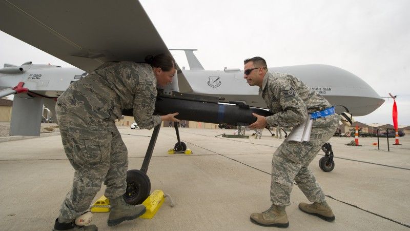 W USA trwa walka o ujawnienie zasad wykorzystania uzbrojonych dronów – fot. USAF