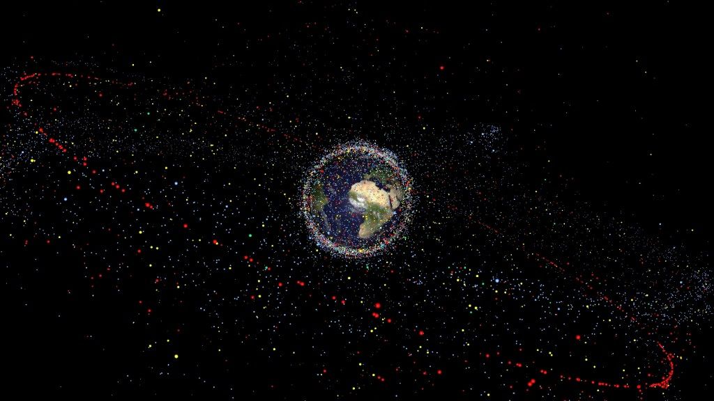 Wizualizacja przedstawiająca rozlokowanie śmieci kosmicznych w przestrzeni okołoziemskiej w 2013 roku. Ilustracja: ESA / www.esa.int