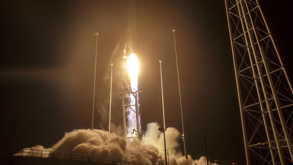 Start rakiety Antares w dniu 17 października 2016 roku, fot. NASA