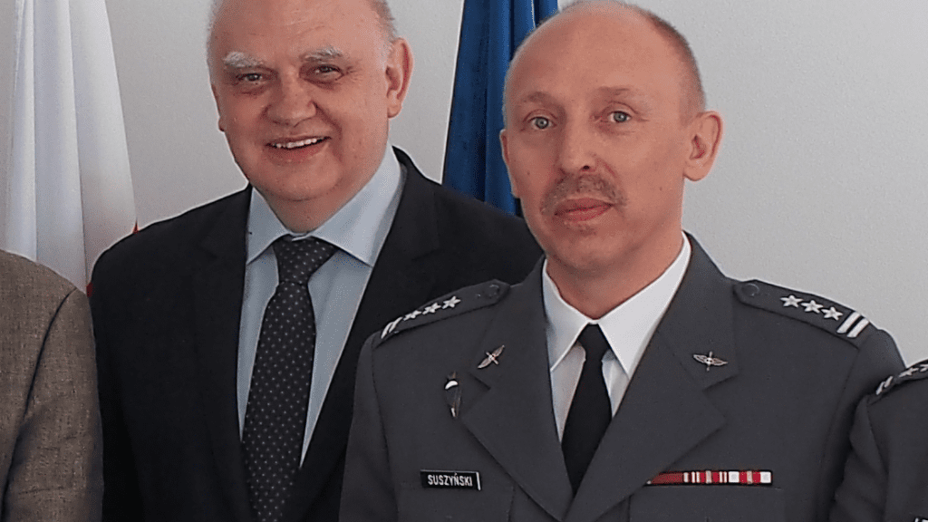 Płk Piotr Suszyński (po prawej) z prezesem PAK prof. Markiem Banaszkiewiczem, fot. Polska Agencja Kosmiczna