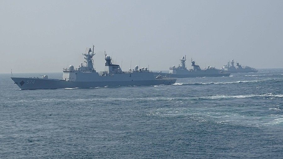 Chińskie okręty w czasie ćwiczeń z rosyjską marynarką wojenną. Fot. mil.ru